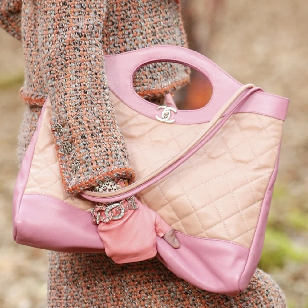 CHANEL RUNWAY BAG - Picture 1 of 8